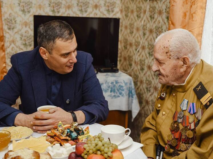 Хинштейн направит бригаду врачей в дом 99-летнего ветерана ВОВ