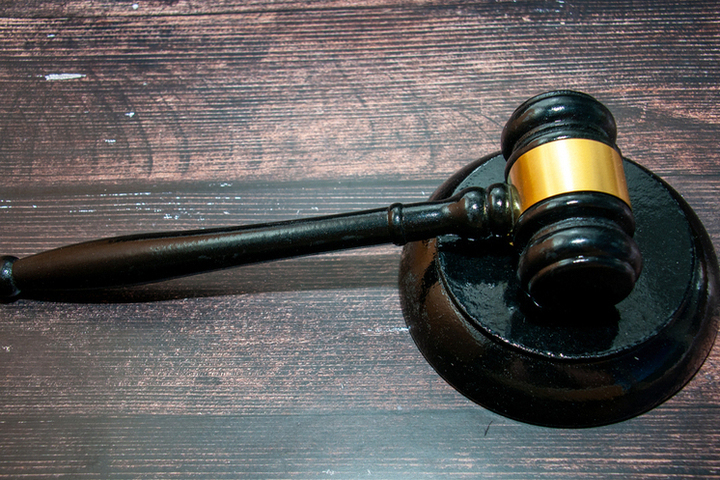 Tribunale Supremo Russo Condanna Ufficio Giudiziario a Pagare un Milione di Rubli per Mancata Esecuzione di Sentenza