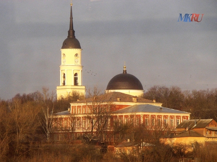 Калужанам рекомендовали тихо смеяться и молча смотреть в глазок