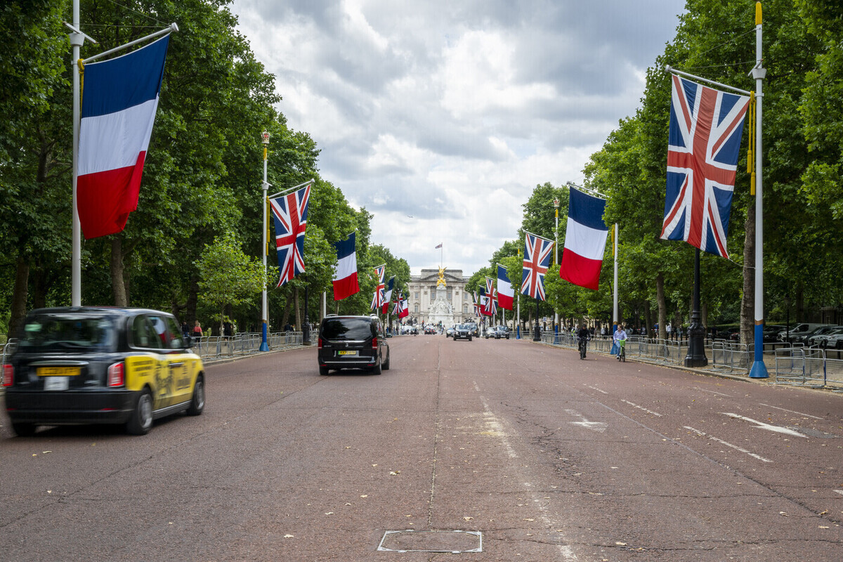 В Париже заявили о готовности вмешаться в украинский конфликт