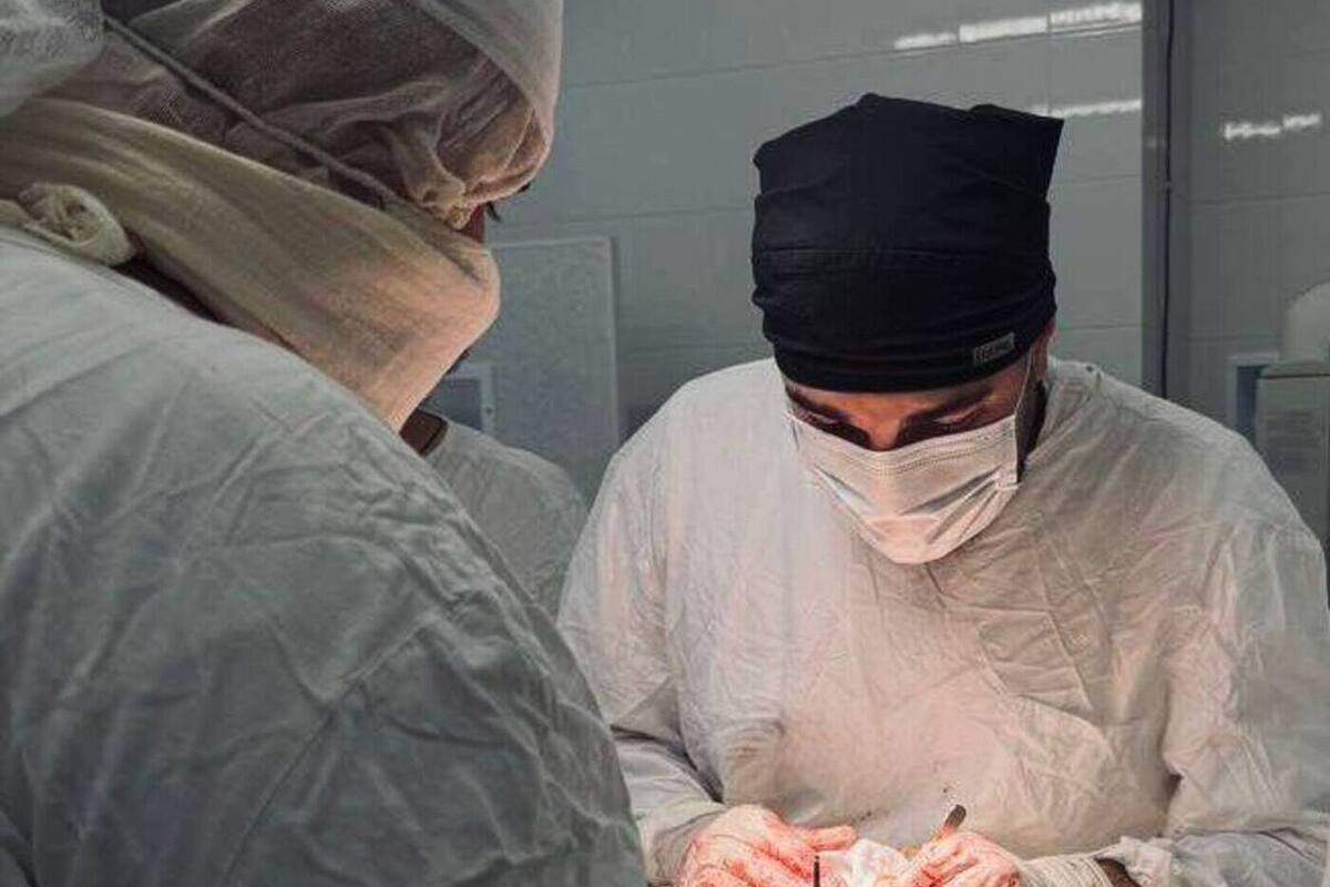 Medici eroi: intervento di emergenza salva la vita a un uomo con ferita da taglio al cuore