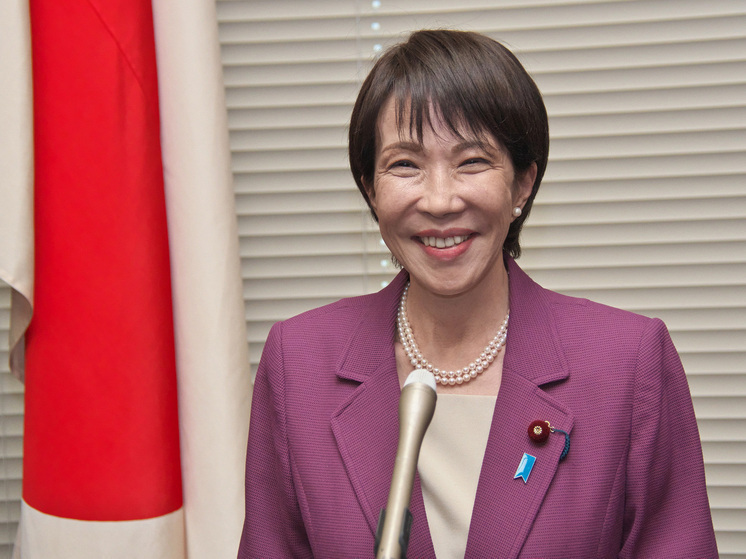 Первой женщине-премьеру Японии предсказали провальную карьеру