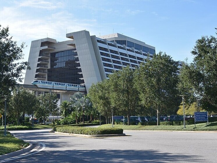 Прошла череда загадочных смертей в Disney World