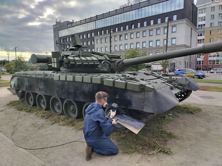 Памятник танку Т-80 в Омске обновили после пяти лет службы