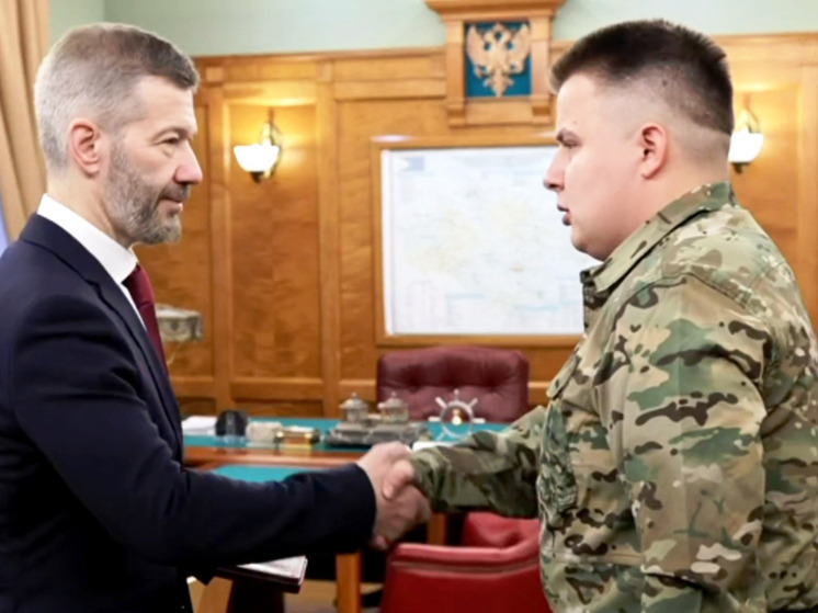 Губернатор Чукотки вручил орден Мужества участнику СВО
