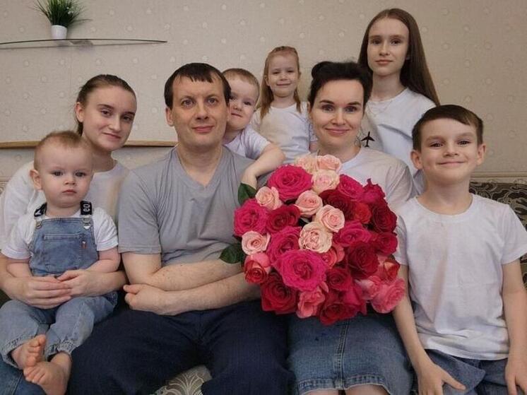 Многодетной семье в Карелии выделили 200 тысяч рублей на установку новых окон