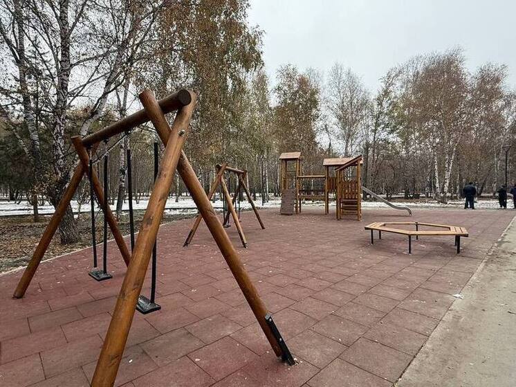 В сквере Сибиряков-Гвардейцев открылся новый современный детский городок