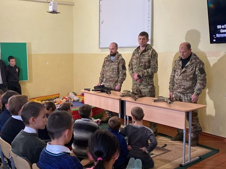 Бойцы спецназа ВДВ встретились с детьми из херсонского реабилитационного центра