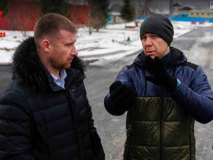 Кирилл Трапезников познакомил участника «Героев Ямала» с контролем строительства и ремонта объектов