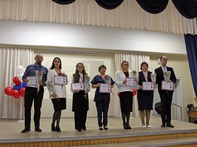 В школе села Яренск наградили победителей конкурса профмастерства «Учитель года 2025»