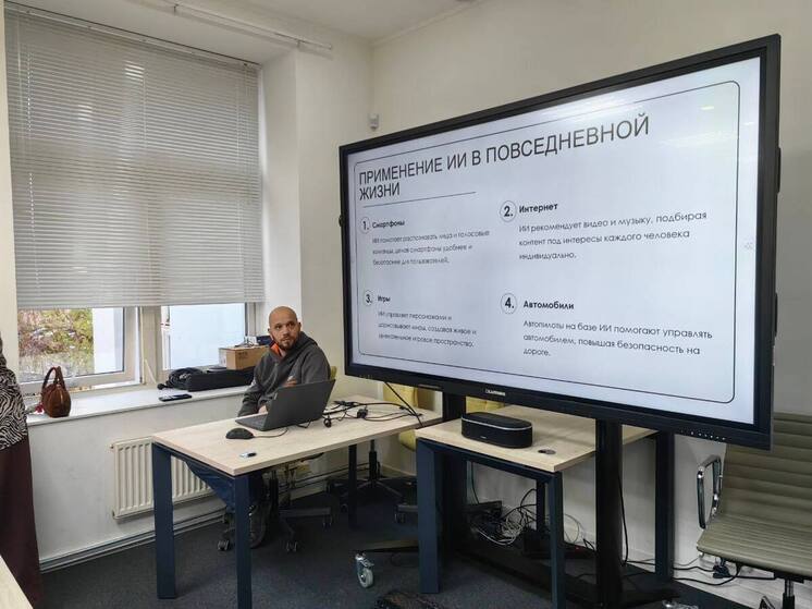 Губернатор Андрей Чибис оценил урок по ИИ для школьников