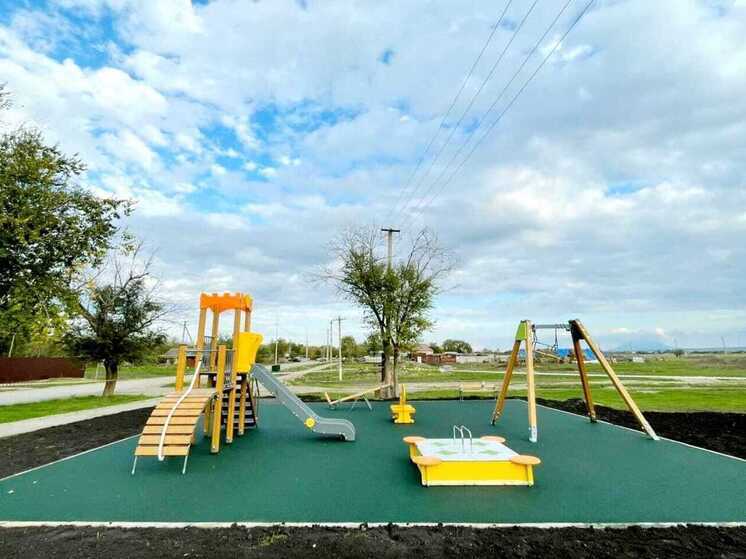 В Минераловодском округе благоустроили две детские площадки