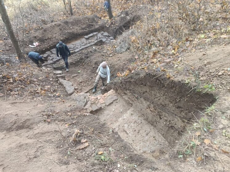 В Приютино отрыли фундамент старинной бани, в которой мылся баснописец Крылов