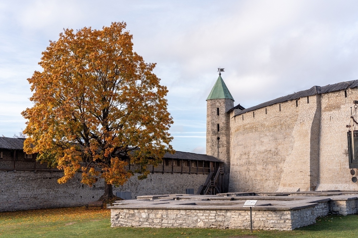 Escursione storica a Pskov: scopri il Cremlino e l'Angolo di Varlaam con il Museo-Riserva di Pskov