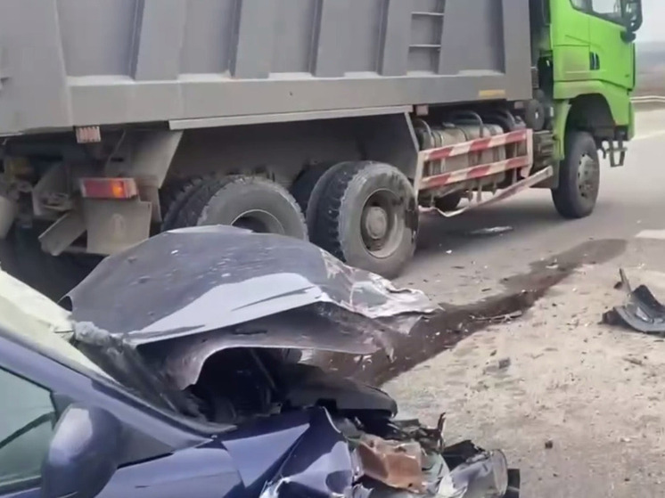 В Разумном водитель легковушки промчался на красный и попал в ДТП