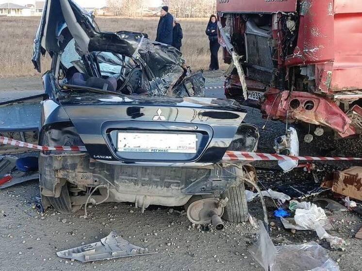 Женщина с двумя детьми погибли в дорожной аварии на Южном Урале