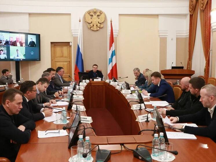 Губернатор Омской области Хоценко провёл очередное заседание Парламентского клуба