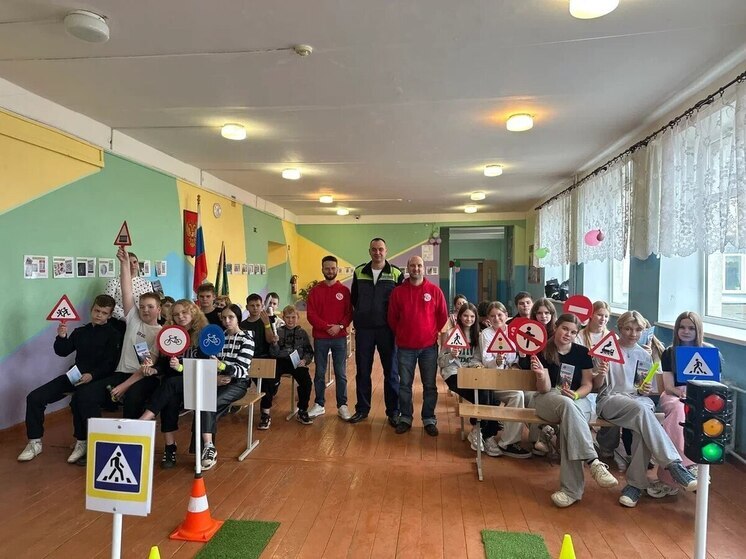 Псковские полицейские провели урок безопасности для школьников перед осенними каникулами