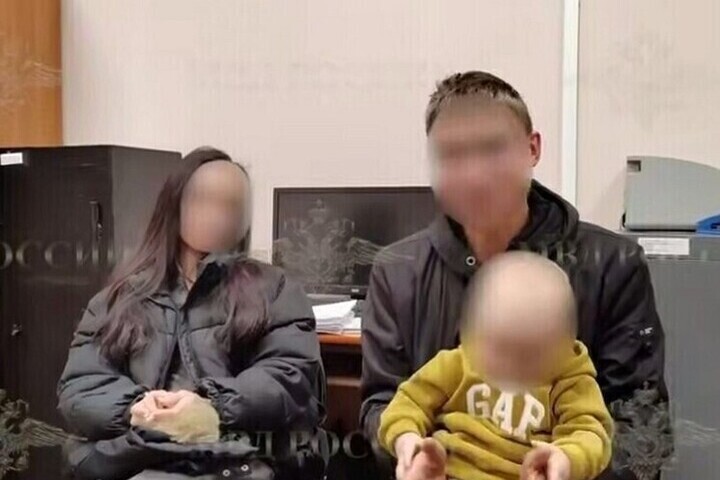 Стали известны подробности о семье, которая якобы набивала ребенку татуировки