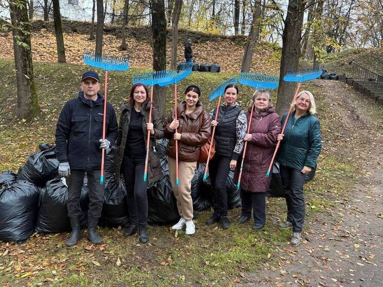 Сотрудники Избирательной комиссии Псковской области внесли вклад в благоустройство города