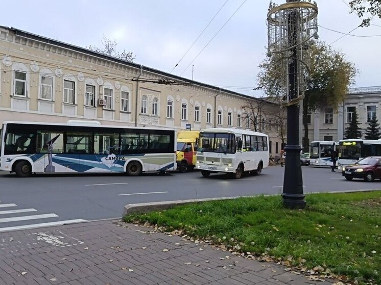ДТП на площади Революции в Самаре: в автобус маршрута 86 врезалась «ГАЗель»