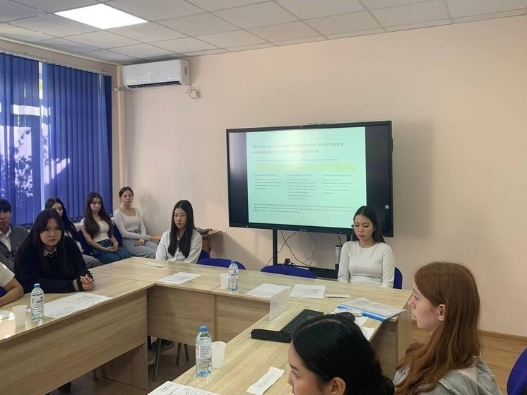 В Элисте прошло заседание дискуссионного клуба «Точка зрения»