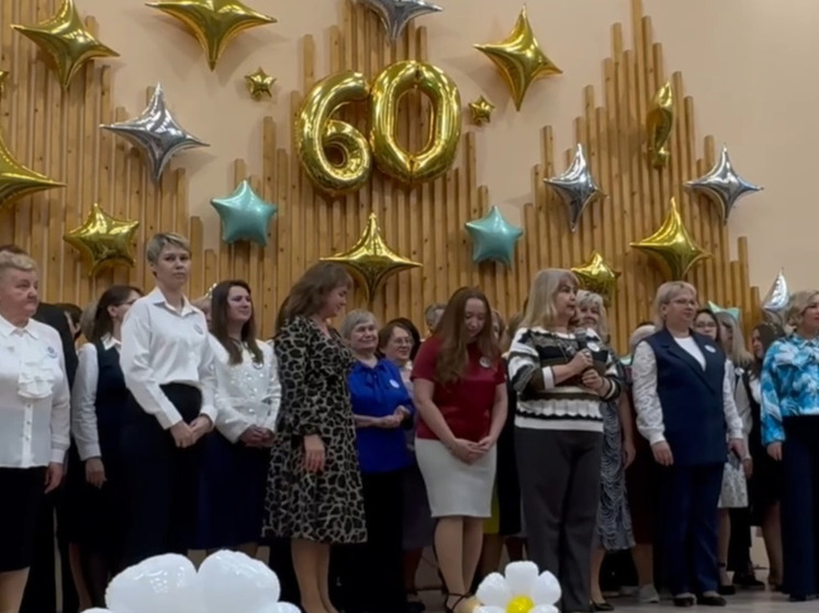 На 60-летие кингисеппской школы № 1 собрались выпускники разных лет