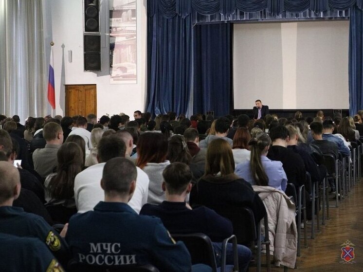 Волгоградские полицейские провели акцию «Школа информационной безопасности»