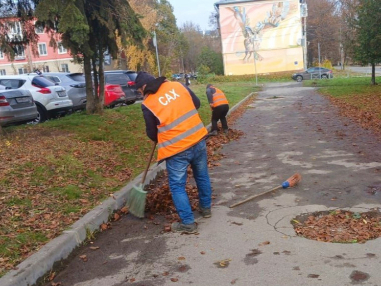 Восемь единиц техники вышли на уборку улиц Тулы 25 октября