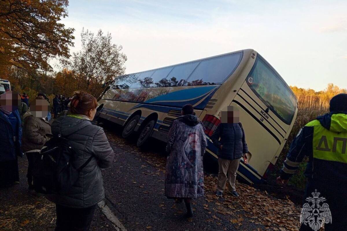 Intervento dei Vigili del Fuoco a Kaliningrad: Risposta Rapida a un Incidente Stradale nel Distretto di Polesk