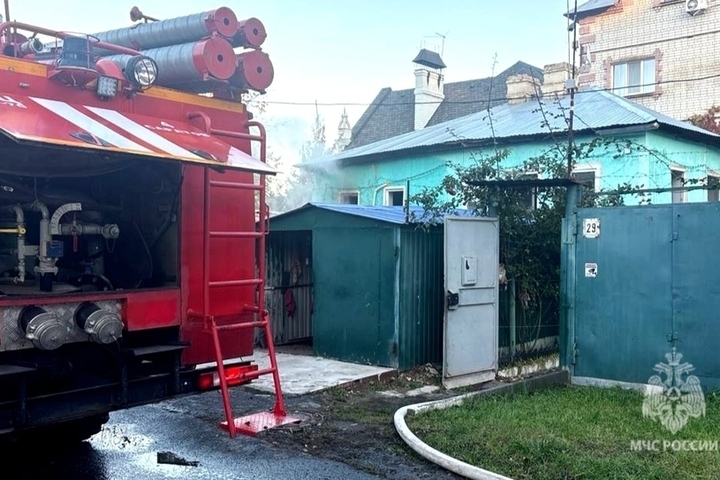 В Саратове у Горпарка сгорел дом