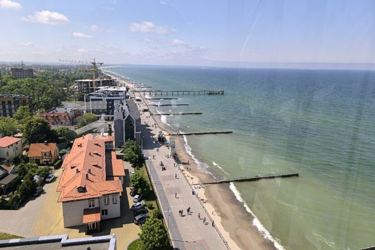 Под Калининградом автобус с туристами съехал в кювет