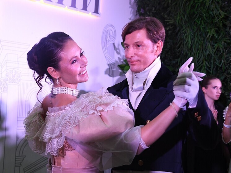 Ляйсан Утяшева опровергла сплетни о разводе с мужем комиком Павлом Волей