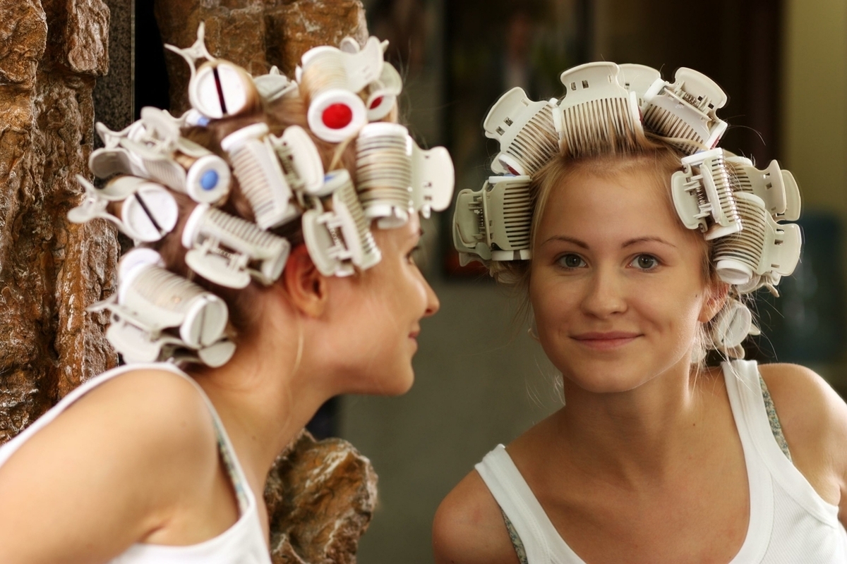 «Йога-грудь» вместо «Плейбоя»: женщины массово отказываются от больших имплантов