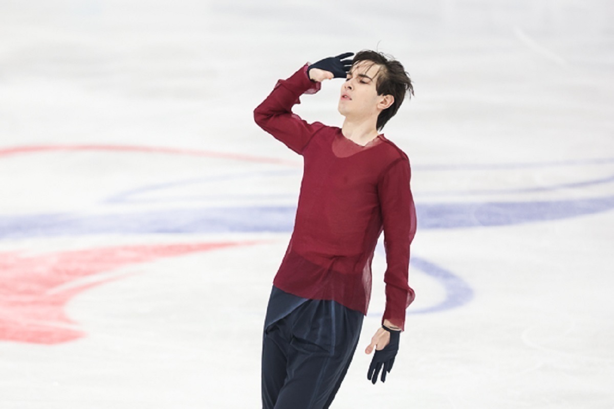 Четверные прыжки и эмоции: итоги мужской короткой программы в Магнитогорске