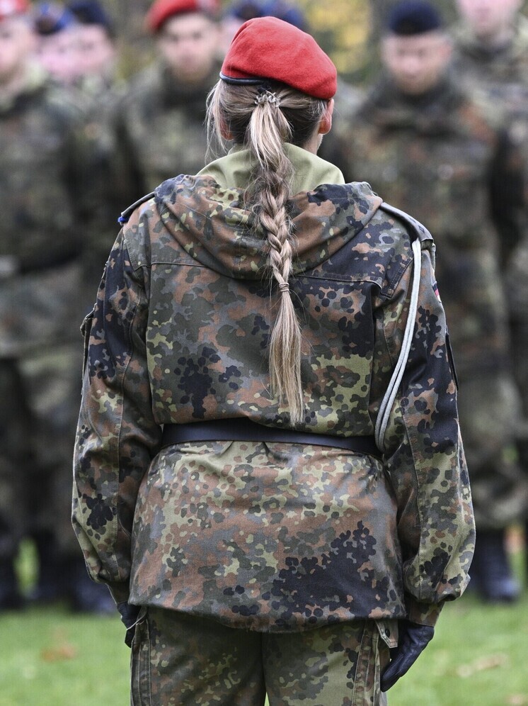 Генерал Цорн: женщины Германии должны проходить обязательную службу в армии