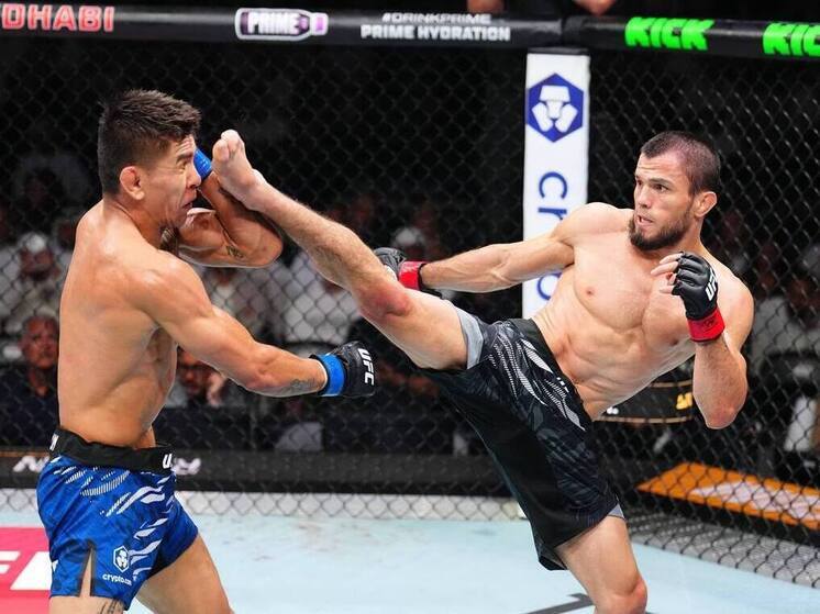 Умар Нурмагомедов победил американца на турнире UFC в Абу-Даби