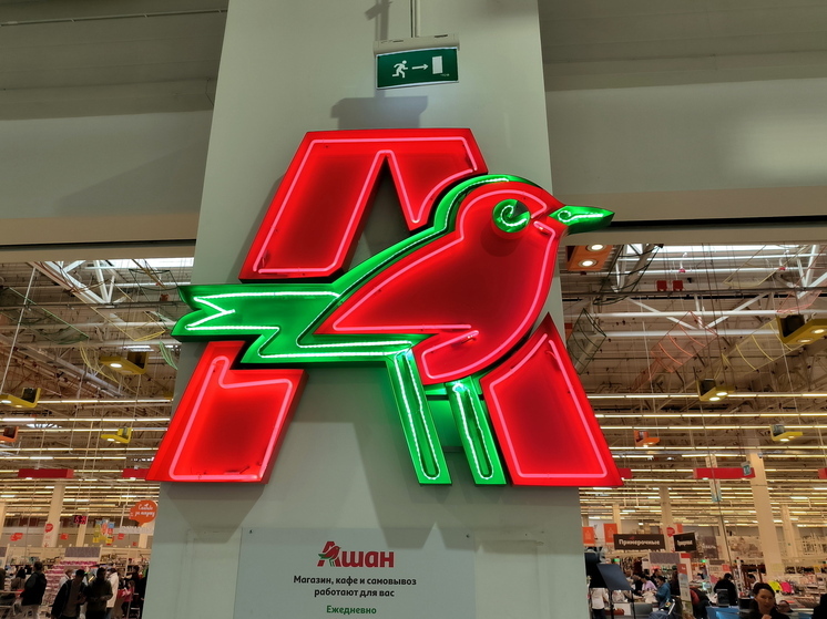 «Ашан» зарегистрировал в России новый товарный знак в виде красного птенца