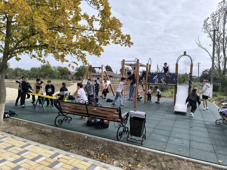 В ставропольском райцентре построили две детские площадки