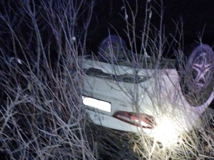 Lada Vesta вылетела в кювет на трассе «Кола»