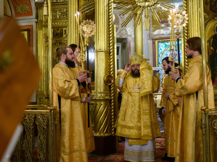 Митрополит Матфей совершил всенощное бдение в Псково-Печерском монастыре