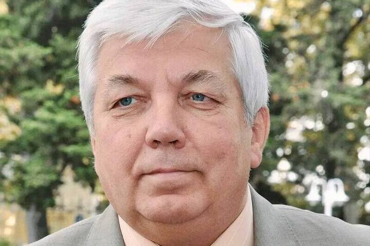 Il Sindaco di Sochi Andrey Proshunin Congratula il Cittadino Onorario Mikhail Milenin per il Suo 80esimo Compleanno