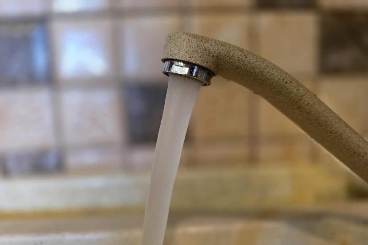 Avaria idrica a Sochi: incidente sulla via Severnaja, possibile impatto sulla fornitura di acqua potabile