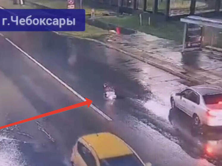 В Чебоксарах на улице К. Иванова автомобиль сбил 16-летнюю девушку