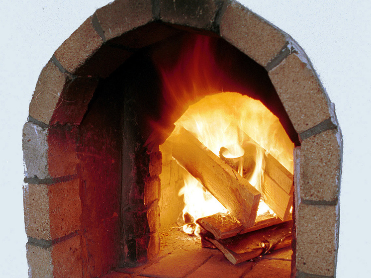 Печи и камины надо обслуживать правильно, чтобы не отравиться угарным газом