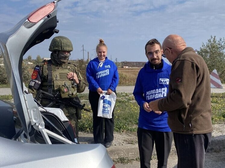 Херсонские единороссы и военная комендатура провели акцию ко Дню автомобилиста