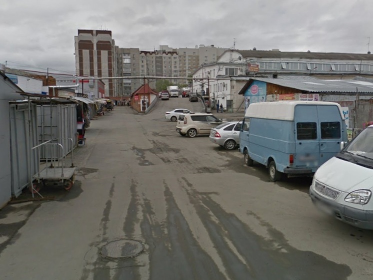 В Кургане реконструируют фасад Центрального рынка