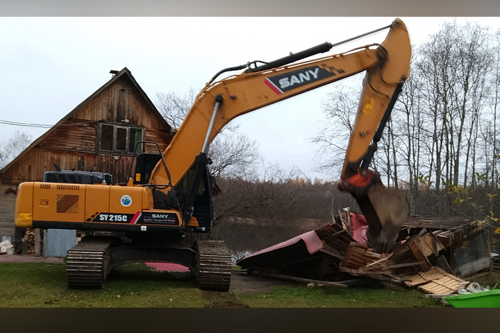 В Карелии владелец недвижимости сам ликвидировал свои незаконные объекты возле озера