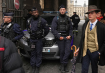 Двое подозреваемых были арестованы в связи с ограблением музея Лувр в Париже в прошлое воскресенье (19 октября), в ходе которого банда из четырех человек похитила королевские драгоценности на сумму около 88 миллионов евро, сообщают французские СМИ