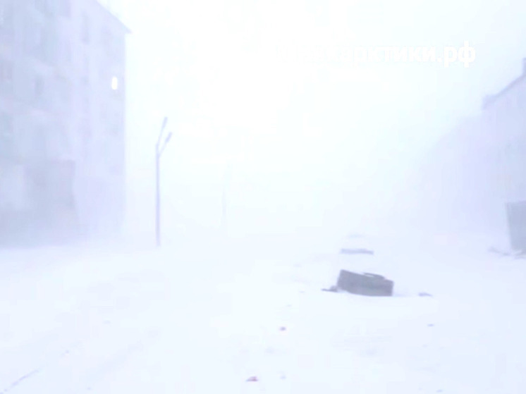 Ураганный ветер вновь обрушился на Тикси